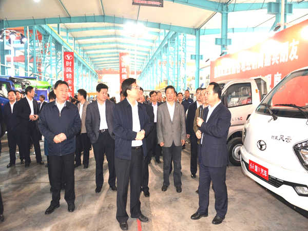 市新旧动能转换重大项目推进会兴发娱乐集团科普教育基地举行观摩